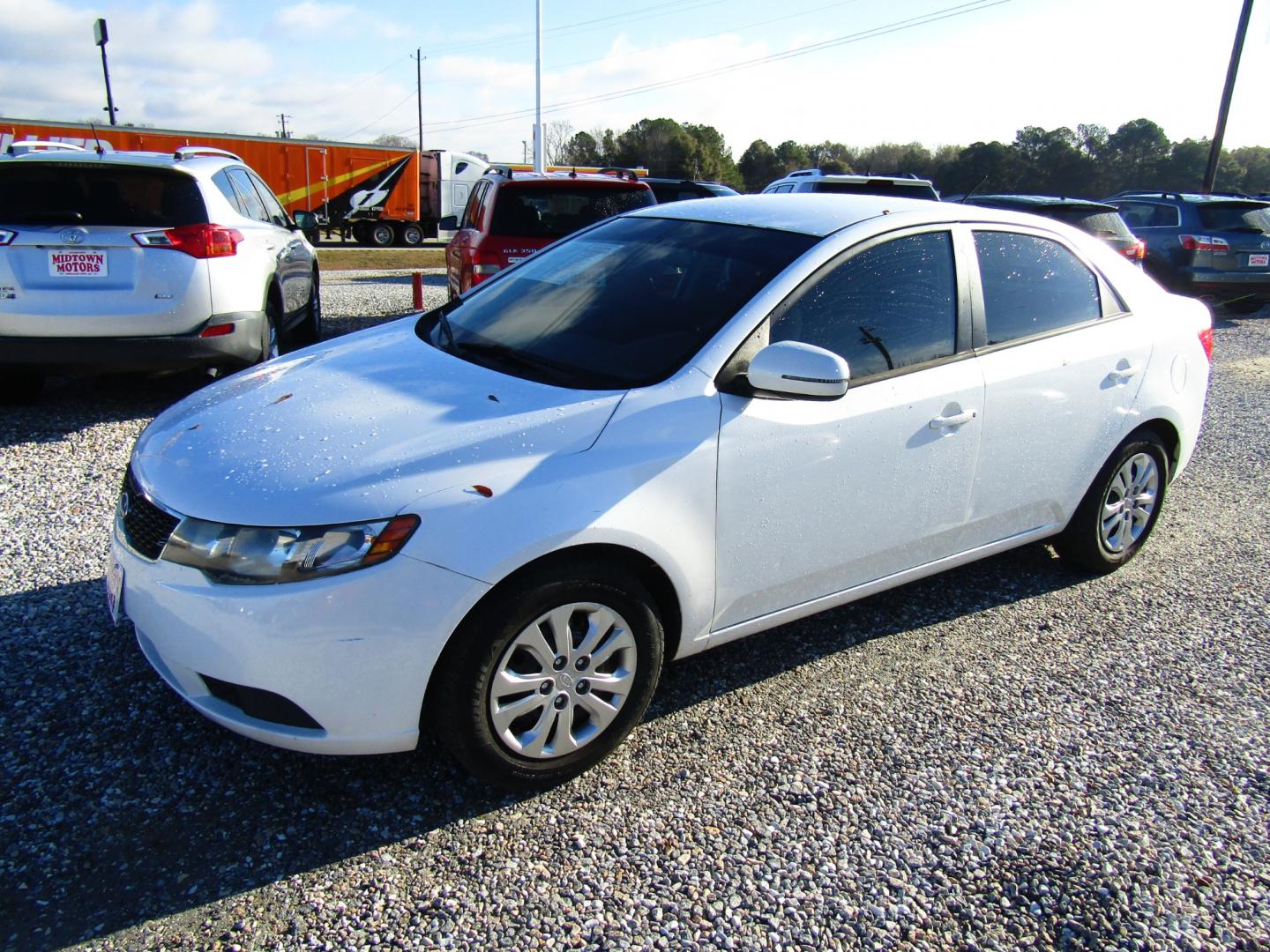 2012 White Kia Forte EX (KNAFU4A22C5) with an 2.0L L4 DOHC 16V engine, Automatic transmission, located at 15016 S Hwy 231, Midland City, AL, 36350, (334) 983-3001, 31.306210, -85.495277 - Photo#2